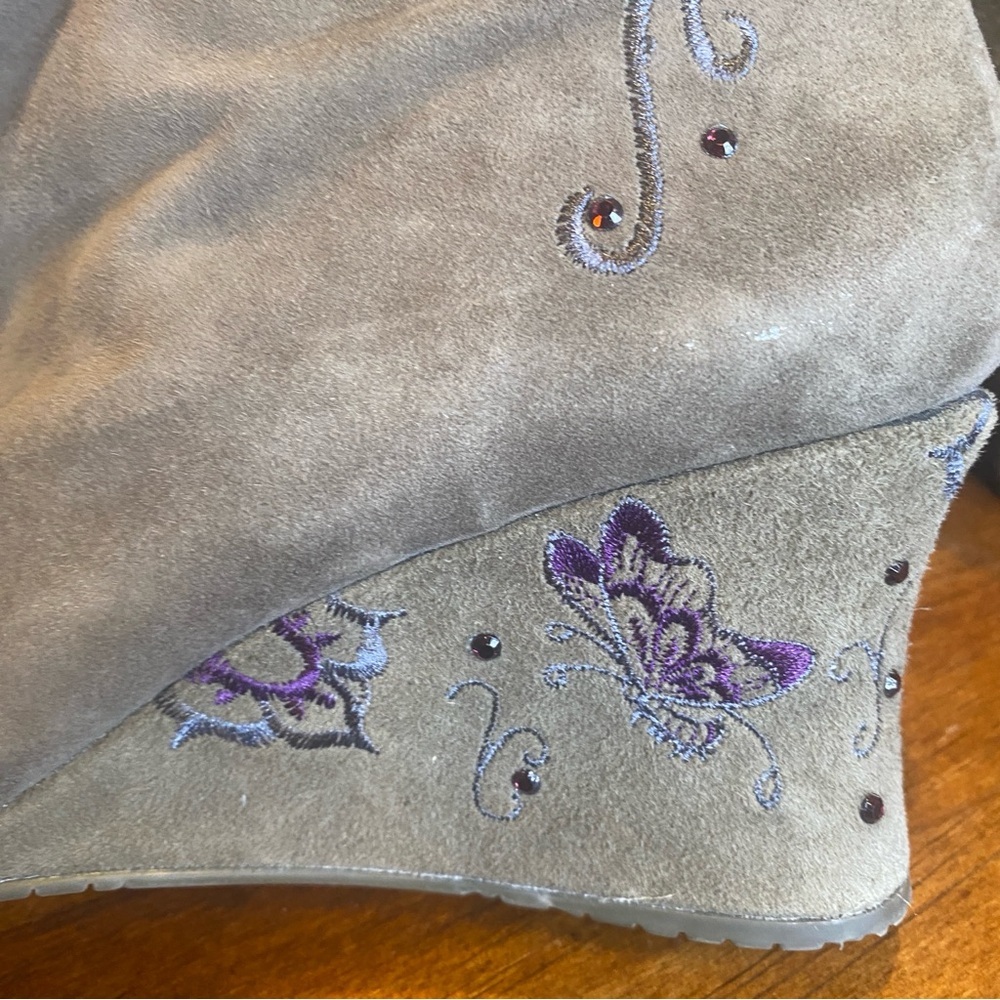 Donald J Pliner gray suede tall boots wedge heel purple butterfly embroidery 8.5 - Picture 8 of 17